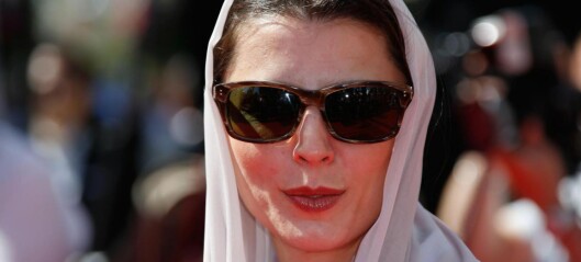 Iransk skuespillerinne får kjeft etter å ha mottatt kyss på kinnet Iransk skuespillerinne får kjeft etter å ha mottatt kyss på kinnet