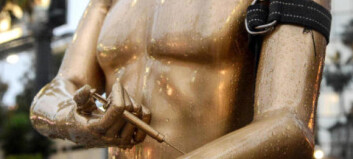 Reiste enorm Oscar-statue som skyter heroin Reiste enorm Oscar-statue som skyter heroin