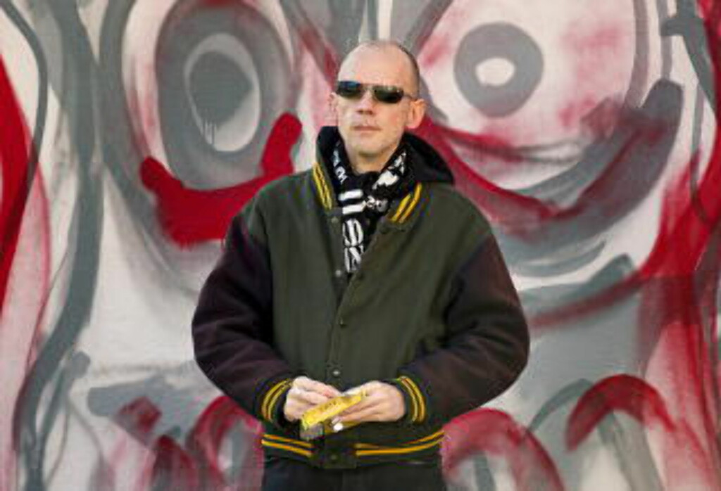 SLO HARDT TILBAKE: -Vi stilte spørsmålet: «Skal vi være offer eller slakter? Dem som blir slått eller slår tilbake?» Og vi valgte det siste, sier Jan Kallevik, pensjonert, militant SHARP-aktivist. Foto: Torbjørn Berg / Dagbladet SLO HARDT TILBAKE: -Vi stilte spørsmålet: «Skal vi være offer eller slakter? Dem som blir slått eller slår tilbake?» Og vi valgte det siste, sier Jan Kallevik, pensjonert, militant SHARP-aktivist. Foto: Torbjørn Berg / Dagbladet