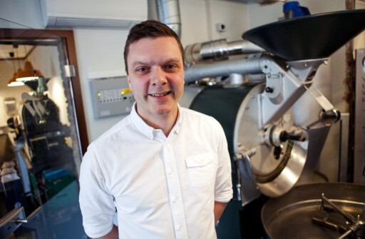 Ikke alle stamkundene var like fornøyd med at Wendelboe kuttet melk fra kaffen en liten uke, men Wendelboe er like blid. (Nå er den tilbake igjen, red.anm.) Foto: Per Ervland Ikke alle stamkundene var like fornøyd med at Wendelboe kuttet melk fra kaffen en liten uke, men Wendelboe er like blid. (Nå er den tilbake igjen, red.anm.) Foto: Per Ervland