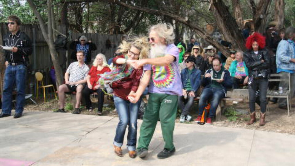 FRIDANS: Full Moon Barn Dance er en god, gammeldags hippiefest, der fridans er en æressak. Foto: Øyvind Rønning / Dagbladet FRIDANS: Full Moon Barn Dance er en god, gammeldags hippiefest, der fridans er en æressak. Foto: Øyvind Rønning / Dagbladet