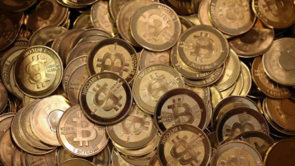 USIKKER: Bitcoins er en tilsynelatende kjapp og enkel, men ustabil, måte å finansiere kriminell virksomhet på. Foto: AFP / NTB scanpix USIKKER: Bitcoins er en tilsynelatende kjapp og enkel, men ustabil, måte å finansiere kriminell virksomhet på. Foto: AFP / NTB scanpix