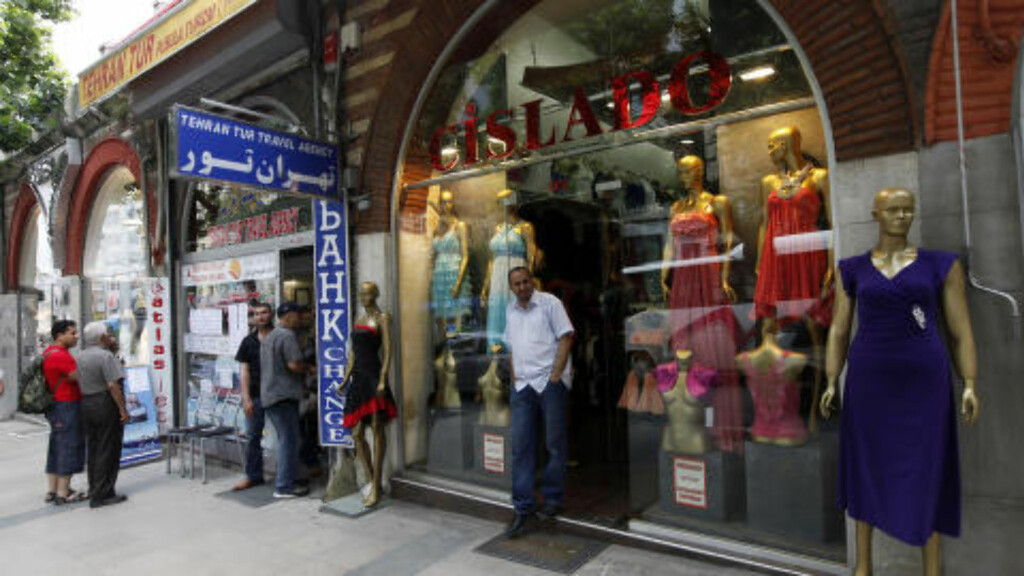 PENGEOVERFØRINGER: Hawala-systemet, her ved et kontor fotografert i Istanbul, benyttes ifølge Justisdepartementet til terrorfinansiering. Foto: Reuters / NTB scanpix PENGEOVERFØRINGER: Hawala-systemet, her ved et kontor fotografert i Istanbul, benyttes ifølge Justisdepartementet til terrorfinansiering. Foto: Reuters / NTB scanpix