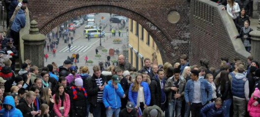 Truet med å skyte kvinnelig vakt i hodet Truet med å skyte kvinnelig vakt i hodet