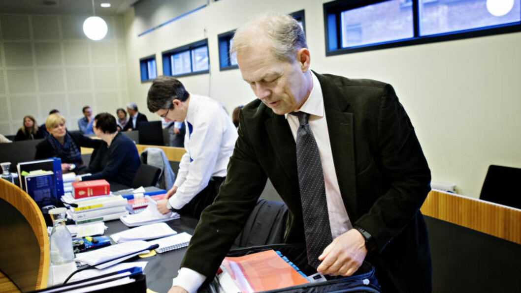 <strong> VANT IKKE FRAM:</strong> Urdahl-slektningenes prosessfullmektig Fred A. Gade (nærmest) og hans advokatkollega Knut Rabl-Vøien i lagmannsretten.Ved enden av bordet (med lyst hår): Elisabeth Jæger, en av saksøkerne. FOTO: NINA HANSEN/DAGBLADET. <strong> VANT IKKE FRAM:</strong> Urdahl-slektningenes prosessfullmektig Fred A. Gade (nærmest) og hans advokatkollega Knut Rabl-Vøien i lagmannsretten.Ved enden av bordet (med lyst hår): Elisabeth Jæger, en av saksøkerne. FOTO: NINA HANSEN/DAGBLADET.