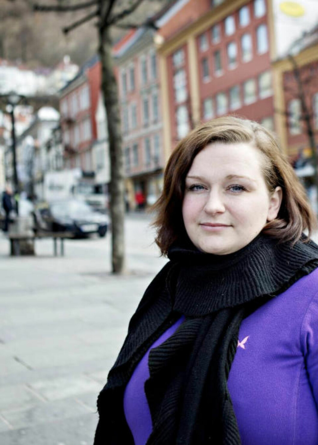 <strong>ANMELDTE LEGEN:</strong> Helen (26) fra Sotra i Bergen anmeldte legen for overgrep i 2005. Hun sier systemet svikter når legen, som er straffedømt for flere pasient-overgrep i Norge nå, er tilbake i jobb i sitt hjemland. Foto: Nina Hansen / Dagbladet <strong>ANMELDTE LEGEN:</strong> Helen (26) fra Sotra i Bergen anmeldte legen for overgrep i 2005. Hun sier systemet svikter når legen, som er straffedømt for flere pasient-overgrep i Norge nå, er tilbake i jobb i sitt hjemland. Foto: Nina Hansen / Dagbladet