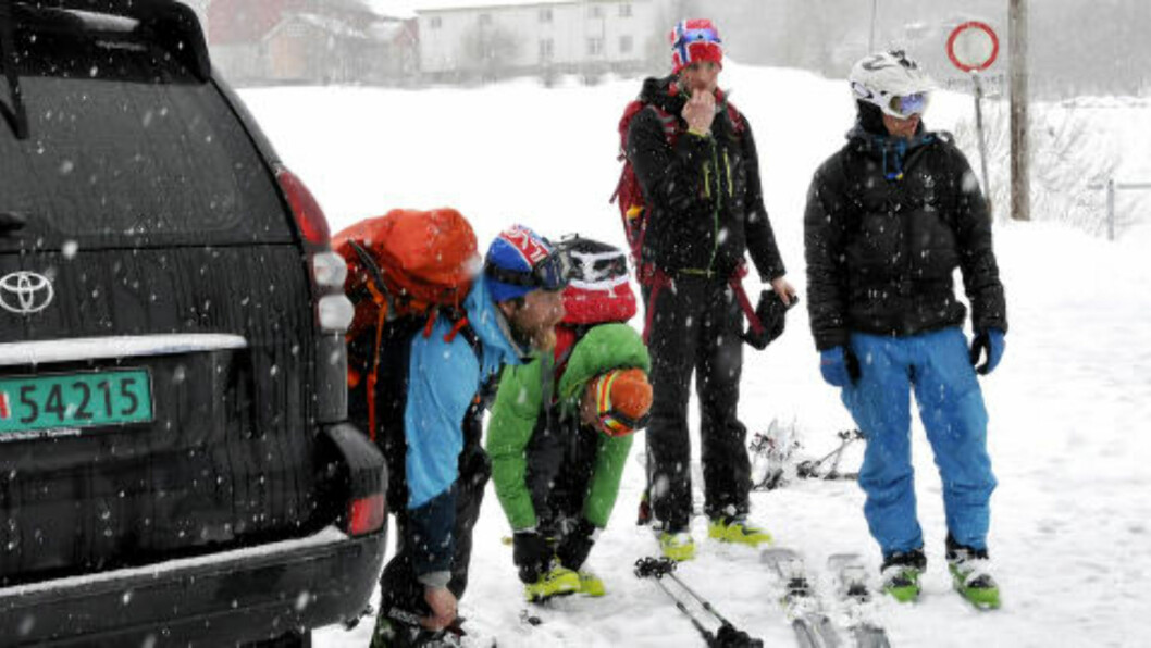 <strong>KREVENDE:</strong> Redningsmannskaper fra alpin redningsgruppe deltar i søket etter fire menn som er savnet i Sunndalsfjella. Dårlig vær i området gjør letingen utfordrende. Foto: Inge Nordvik / NTB scanpix <strong>KREVENDE:</strong> Redningsmannskaper fra alpin redningsgruppe deltar i søket etter fire menn som er savnet i Sunndalsfjella. Dårlig vær i området gjør letingen utfordrende. Foto: Inge Nordvik / NTB scanpix