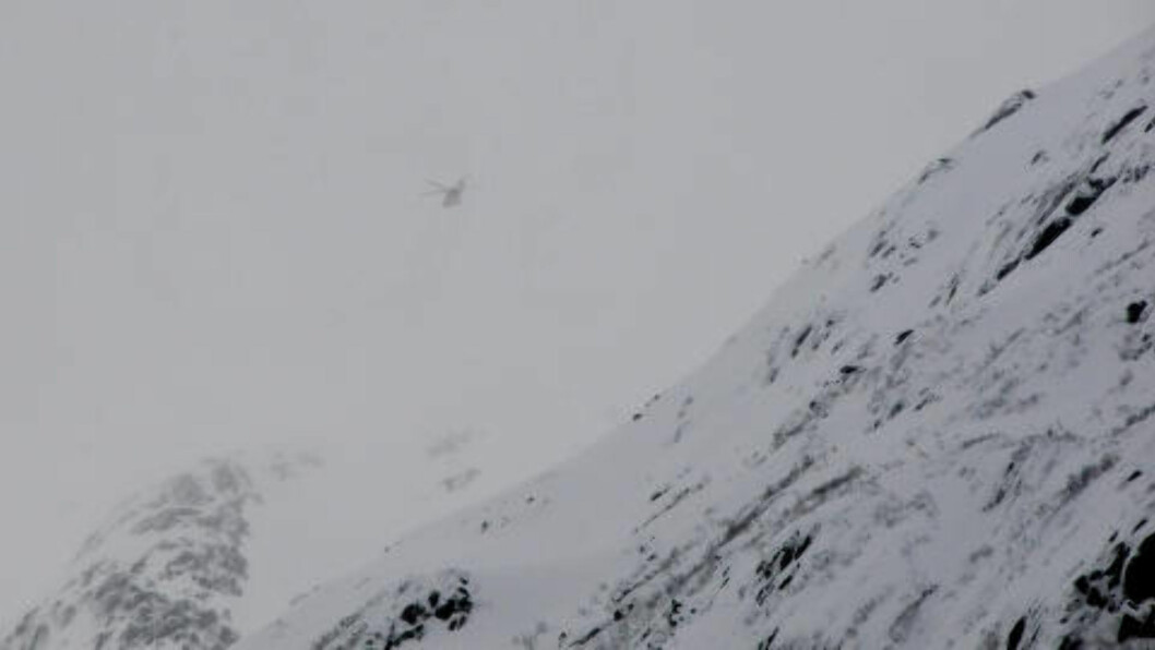 <strong>LETER:</strong> Et Sea King helikopter er satt inn i søket etter fire menn som er savnet i Sunndalsfjella. Foto: Inge Nordvik / NTB scanpix <strong>LETER:</strong> Et Sea King helikopter er satt inn i søket etter fire menn som er savnet i Sunndalsfjella. Foto: Inge Nordvik / NTB scanpix