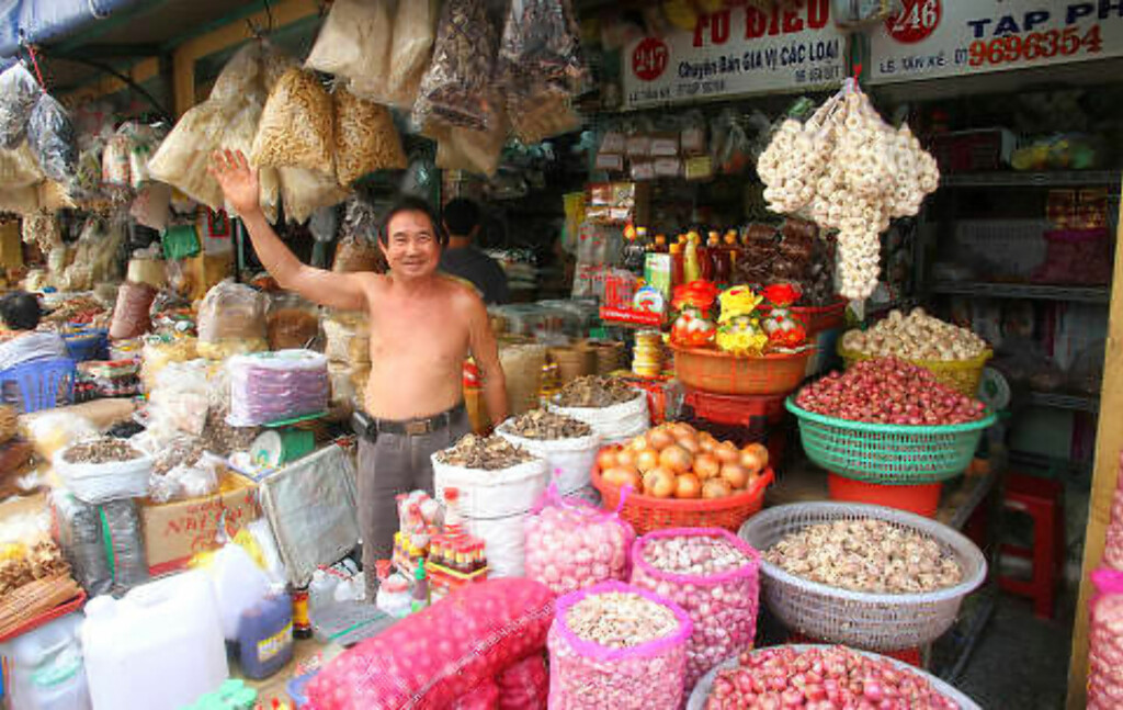 THAI BINH-MARKEDET: Ta gjerne turen hit om morgenen, når det yrer av liv. Foto: RUNAR LARSEN THAI BINH-MARKEDET: Ta gjerne turen hit om morgenen, når det yrer av liv. Foto: RUNAR LARSEN