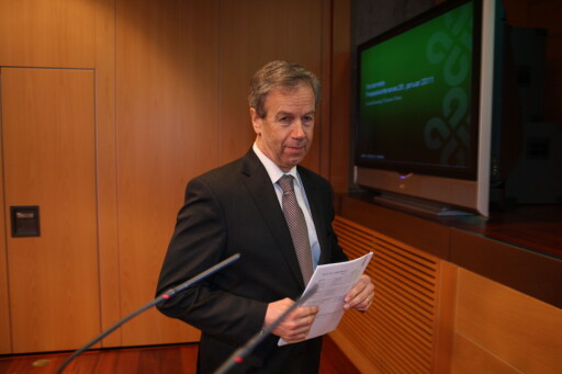 Sentralbanksjef Øystein Olsen er i gang med sin første pressekonferanse for Norges Bank. Foto: Per Ervland Sentralbanksjef Øystein Olsen er i gang med sin første pressekonferanse for Norges Bank. Foto: Per Ervland