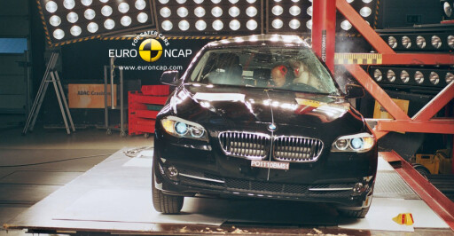 Stolpetesten Foto: Euro NCAP Stolpetesten Foto: Euro NCAP