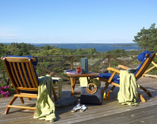 En terrasse kan gjerne være enkel. Her er det utsikten som er i fokus. Foto: Ifi.no En terrasse kan gjerne være enkel. Her er det utsikten som er i fokus. Foto: Ifi.no