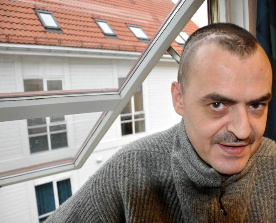 <strong>NYOPERERT:</strong> Slik så Åge Egeland ut etter den siste, velykkede hjerneoperasjonen i 2012. Foto: Erik Thime/Avisen Agder <strong>NYOPERERT:</strong> Slik så Åge Egeland ut etter den siste, velykkede hjerneoperasjonen i 2012. Foto: Erik Thime/Avisen Agder