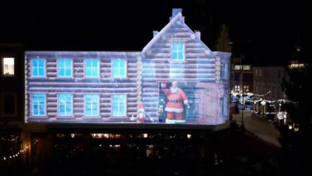 JULESTEMNING: Også julenissen er med i årets versjon. Foto: Blank JULESTEMNING: Også julenissen er med i årets versjon. Foto: Blank