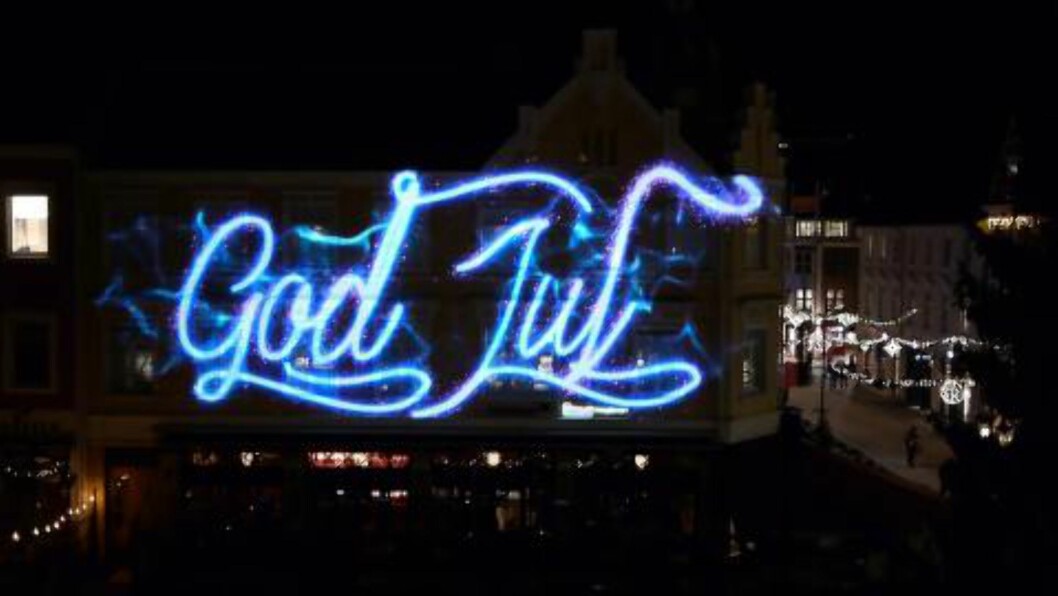 TRADISJON: Dette er tredje året på rad at publikum ønskes god jul på torget. Foto: Blank TRADISJON: Dette er tredje året på rad at publikum ønskes god jul på torget. Foto: Blank