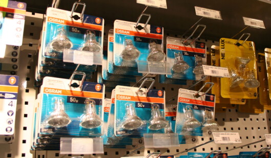 Hos Montér koster 35 watts GU10-pærer fra Osram 44,50 kroner per stykk. Hos Ikea får du tilsvarende pærer for 12,25 kroner per stykk. Hos Montér koster 35 watts GU10-pærer fra Osram 44,50 kroner per stykk. Hos Ikea får du tilsvarende pærer for 12,25 kroner per stykk.