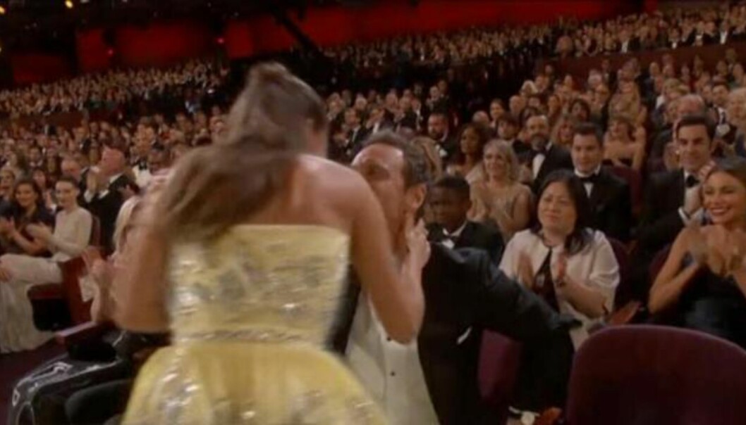 Alicia Vikander og Michael Fassbender klinte til under Oscar-utdelinga Alicia Vikander og Michael Fassbender klinte til under Oscar-utdelinga