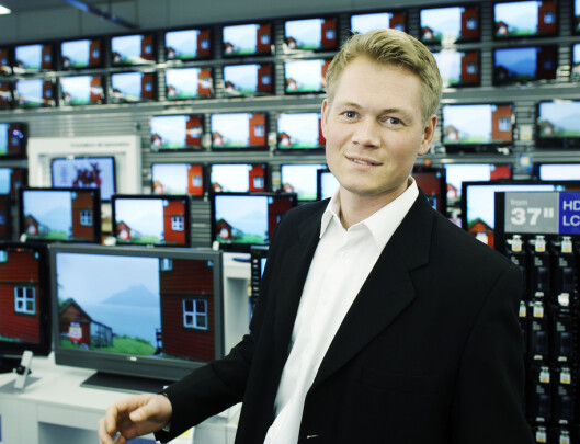 Christian Brekke, kommunikasjonsrådgiver i Elkjøp, ønsker prisbevisste kunder velkommen til Elkjøp. Christian Brekke, kommunikasjonsrådgiver i Elkjøp, ønsker prisbevisste kunder velkommen til Elkjøp.