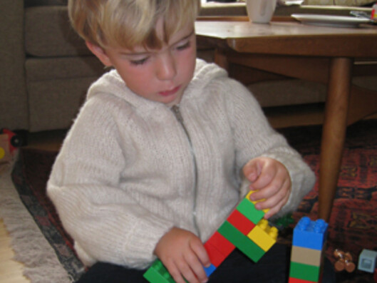Otto Nordraaks favorittleke er lego. Foto: Maren Synnevåg/DinSide Otto Nordraaks favorittleke er lego. Foto: Maren Synnevåg/DinSide
