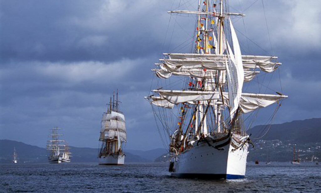 Statsraad Lehmkuhl er en av tre store norske seilskuter som er med i arrangementet. Foto: Per Eide Statsraad Lehmkuhl er en av tre store norske seilskuter som er med i arrangementet. Foto: Per Eide