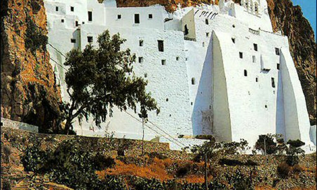 Moni Hozoviotissas på Amorgos. Foto: Wonderful Greece Moni Hozoviotissas på Amorgos. Foto: Wonderful Greece