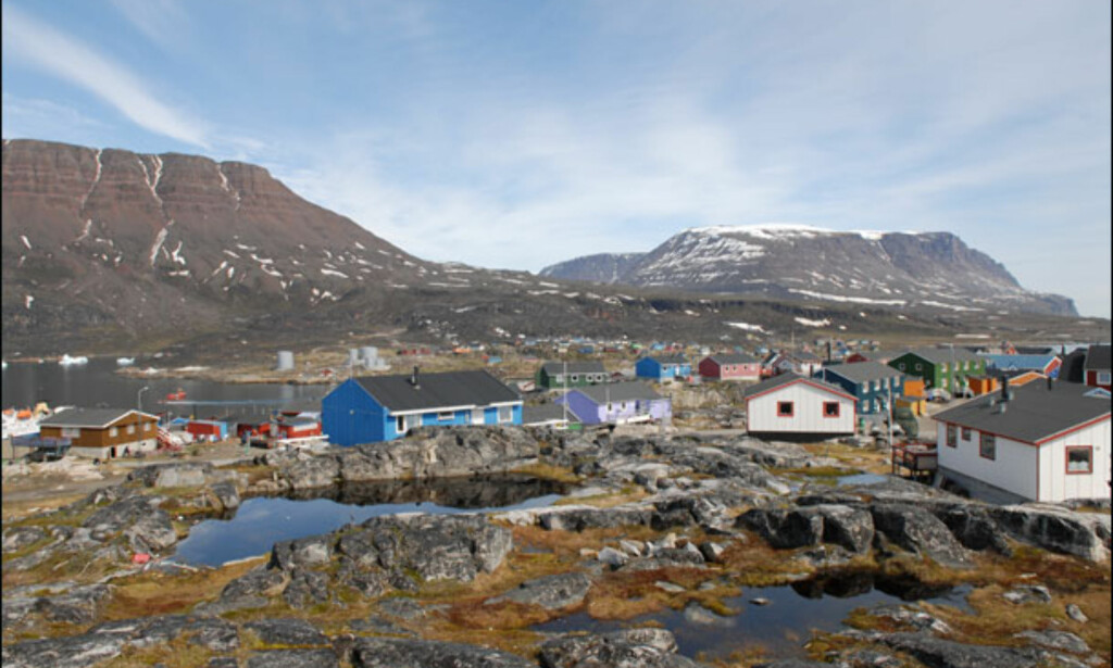 Qeqertasuaq ligger på den vulkanske Disko-øya, og er den eneste byen på øya. Foto: Lars Brubæk Qeqertasuaq ligger på den vulkanske Disko-øya, og er den eneste byen på øya. Foto: Lars Brubæk