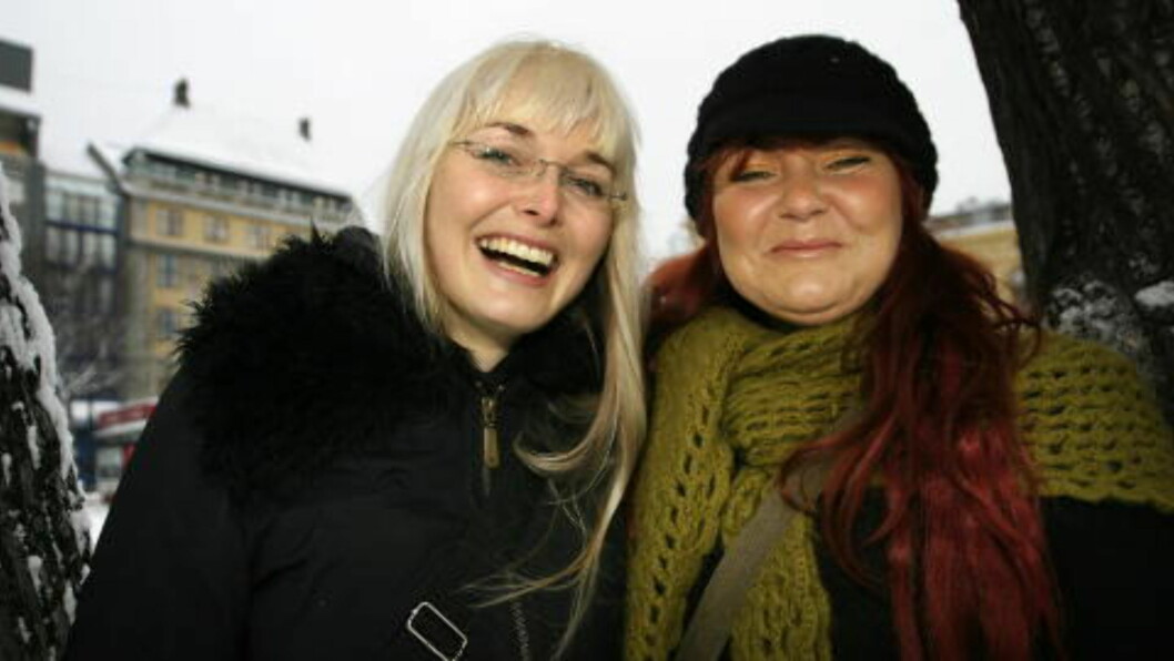 <strong>BLÅGRAS-SØSTRE:</strong> Tove (t.v.) og Anita Bøygard har vært hjemme i Hallingdal og spilt inn blågras med Chatham County Line - produsert av Jonas Fjeld. Foto: Anders Grønneberg <strong>BLÅGRAS-SØSTRE:</strong> Tove (t.v.) og Anita Bøygard har vært hjemme i Hallingdal og spilt inn blågras med Chatham County Line - produsert av Jonas Fjeld. Foto: Anders Grønneberg