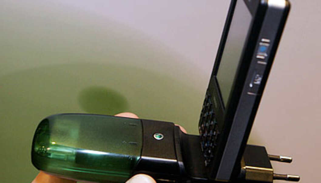 Reiseladeren med Sony Ericsson M600 plugget i Foto: Per Ervland Reiseladeren med Sony Ericsson M600 plugget i Foto: Per Ervland