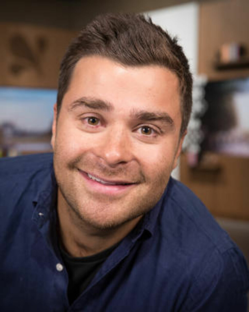 MÅ SLUTTE: Martin Giæver begynte som programleder i «Ettermiddagen» for halvannen måned siden. Han synes det er trist at programmet nå skal tas av lufta. Foto: Espen Solli / TV 2 MÅ SLUTTE: Martin Giæver begynte som programleder i «Ettermiddagen» for halvannen måned siden. Han synes det er trist at programmet nå skal tas av lufta. Foto: Espen Solli / TV 2