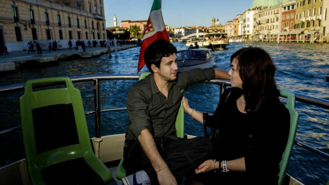 <strong> CANAL GRANDE:</strong> Marco fra Barcelona fridde til italienske Veronica etter at dette bildet ble tatt på den lokale vannbussen (vaporetto) i Venezia. En fantastisk dag, melder paret til Dagbladet. Foto: JOHN TERJE PEDERSEN <strong> CANAL GRANDE:</strong> Marco fra Barcelona fridde til italienske Veronica etter at dette bildet ble tatt på den lokale vannbussen (vaporetto) i Venezia. En fantastisk dag, melder paret til Dagbladet. Foto: JOHN TERJE PEDERSEN