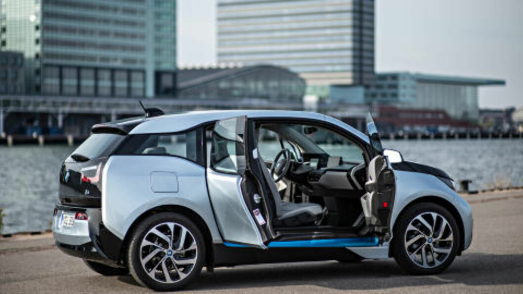<strong>BYBIL:</strong> BMW'en er praktisk, og med en rekkevidde på 16 mil mellom hver lading, rekker du en liten svipptur ut av byen også. Foto: BMW <strong>BYBIL:</strong> BMW'en er praktisk, og med en rekkevidde på 16 mil mellom hver lading, rekker du en liten svipptur ut av byen også. Foto: BMW