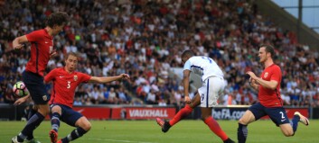 Korthus har en tendens til å ramle sammen ved første lille pust. Norsk landslagsfotball er et slik byggverk Korthus har en tendens til å ramle sammen ved første lille pust. Norsk landslagsfotball er et slik byggverk