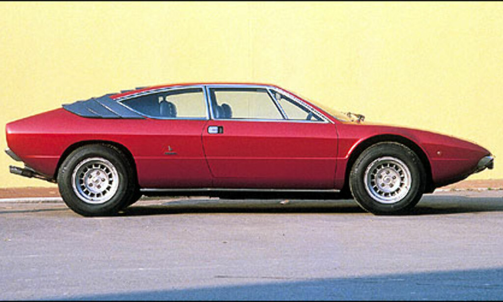 Under bilutstillingen i Torino i 1971 stjal Bertone showet med lanseringen av Lamborghini Urraco P250. Bilen hadde en tverrstilt V8 på 2,5 liter. Under bilutstillingen i Torino i 1971 stjal Bertone showet med lanseringen av Lamborghini Urraco P250. Bilen hadde en tverrstilt V8 på 2,5 liter.
