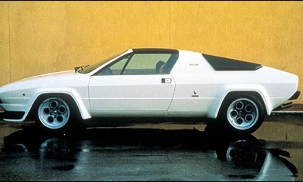 I 1976 dukker Silhouette opp. En toseters kupé med Targa-tak. Bilen imponerte testpublikummet med sin 3-liters V8 som kunne gi 260 hestekrefter, samtidig som bilen hadde gode og komfortable kjøreegenskaper. I 1976 dukker Silhouette opp. En toseters kupé med Targa-tak. Bilen imponerte testpublikummet med sin 3-liters V8 som kunne gi 260 hestekrefter, samtidig som bilen hadde gode og komfortable kjøreegenskaper.