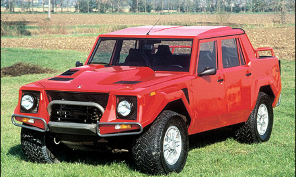 I 1977 bestemmer Lamborghini seg for å ta en del av det militære markedet, og lanserer Cheetah. I 1981 kommer etterfølgeren LM001, som er mer beregnet på det sivile markedet.
Allerede året etter, i 1982, blir den avløst av sin etterfølger LM 002 som er avbildet på bildet over. I 1977 bestemmer Lamborghini seg for å ta en del av det militære markedet, og lanserer Cheetah. I 1981 kommer etterfølgeren LM001, som er mer beregnet på det sivile markedet.
Allerede året etter, i 1982, blir den avløst av sin etterfølger LM 002 som er avbildet på bildet over.
