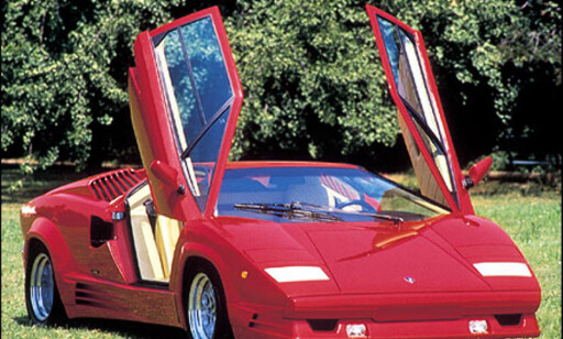 I 1988 feirer Lamborghini 25 års jubileum som bilprodusent og lanserer en jubileumsutgave av Countach, Countach Anniversario. I 1988 feirer Lamborghini 25 års jubileum som bilprodusent og lanserer en jubileumsutgave av Countach, Countach Anniversario.