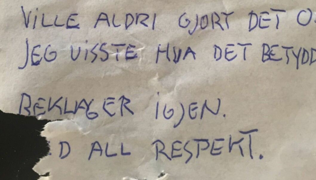 Minnesmerkene til Dans familie ble nedtagget. I dag tidlig våknet han til blomster - og en lapp Minnesmerkene til Dans familie ble nedtagget. I dag tidlig våknet han til blomster - og en lapp