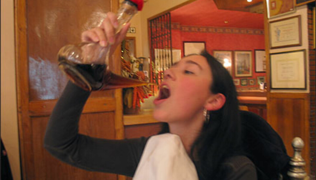 Noemi Casadesus tar for seg en slurk fra en porró.<br />
<br />
<i>Foto: Inga Holst</i> Foto: Inga Holst Noemi Casadesus tar for seg en slurk fra en porró.<br />
<br />
<i>Foto: Inga Holst</i> Foto: Inga Holst