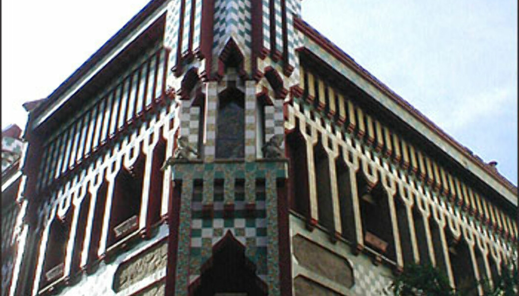 Et av Gaudís første arbeider, Casa Vicens, ble oppført mellom 1883 og 1888. Det arabiskinspirerte bygget i Carrer de les Carolines i Gràcia er ikke åpent for publikum.<br />
<br />
<i>Foto: Inga Holst</I> Foto: Inga Holst Et av Gaudís første arbeider, Casa Vicens, ble oppført mellom 1883 og 1888. Det arabiskinspirerte bygget i Carrer de les Carolines i Gràcia er ikke åpent for publikum.<br />
<br />
<i>Foto: Inga Holst</I> Foto: Inga Holst
