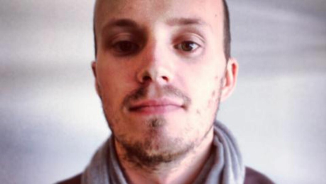 <strong>HÅPER:</strong> - Jeg håper at det er avføring fra en rotte som har spist hår. Jeg håper at det IKKE er en del av hårfestet til et menneske. Det hadde vært for ekkelt, sier Gaute B. Holmslet. Foto: Privat <strong>HÅPER:</strong> - Jeg håper at det er avføring fra en rotte som har spist hår. Jeg håper at det IKKE er en del av hårfestet til et menneske. Det hadde vært for ekkelt, sier Gaute B. Holmslet. Foto: Privat