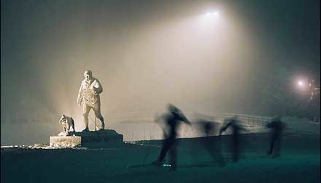 En vinterkveld i Holmenkollen stemningsfullt foreviget av Raymond Sollie, som vinner vår første ukepremie. Foto: Raymond Sollie En vinterkveld i Holmenkollen stemningsfullt foreviget av Raymond Sollie, som vinner vår første ukepremie. Foto: Raymond Sollie