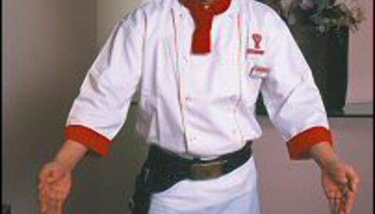 På Benihana får du en egen kokk som kutter, kaster og griller maten på bordet ditt. På Benihana får du en egen kokk som kutter, kaster og griller maten på bordet ditt.