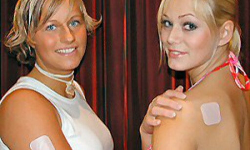 Bildet viser skilandslagets Vibeke Skofterud og Miss World deltaker Elisabeth Wathne som viser hvordan Evra skal plasseres korrekt.
Kilde: http://www.janssen-cilag.no Bildet viser skilandslagets Vibeke Skofterud og Miss World deltaker Elisabeth Wathne som viser hvordan Evra skal plasseres korrekt.
Kilde: http://www.janssen-cilag.no