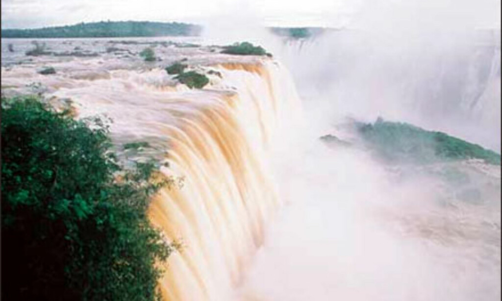 Paraná Foz doIguaçu. Foto: www.brazil.org.uk Paraná Foz doIguaçu. Foto: www.brazil.org.uk