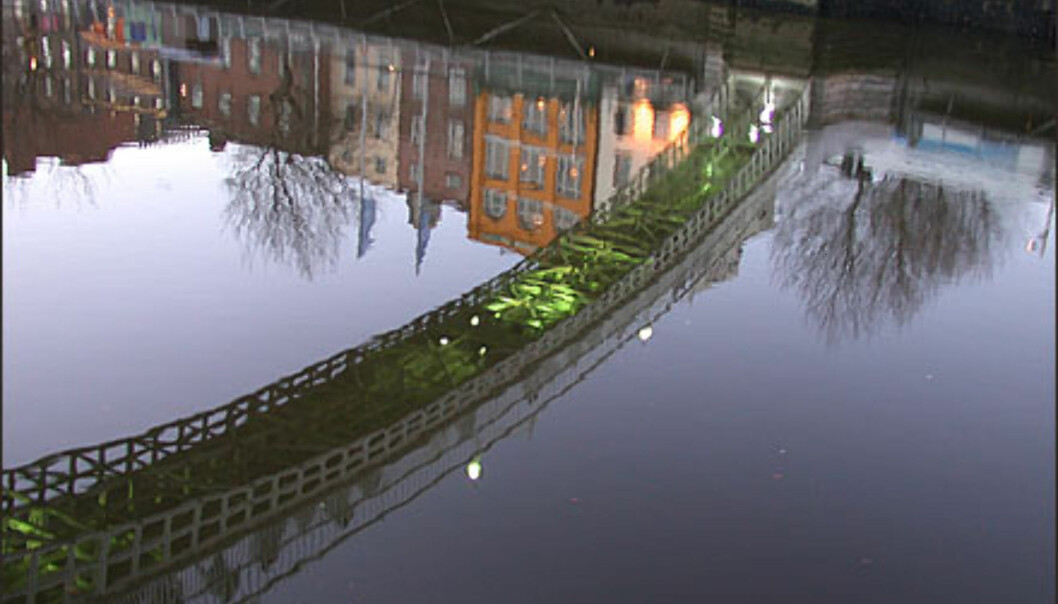 <strong>HA' PENNY BRIDGE:</strong> Opprinnelig heter smijernsbruen fra 1816 Wellington Bridge. Det kostet en gang en halv penny å krysse smijernsbroa, derav navnet. Foto: Inga Holst <strong>HA' PENNY BRIDGE:</strong> Opprinnelig heter smijernsbruen fra 1816 Wellington Bridge. Det kostet en gang en halv penny å krysse smijernsbroa, derav navnet. Foto: Inga Holst