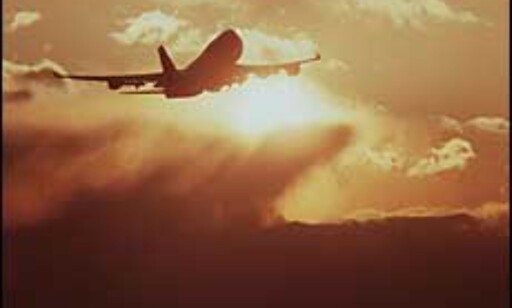 Jumbojet i solnedgang. Jumbojet i solnedgang.