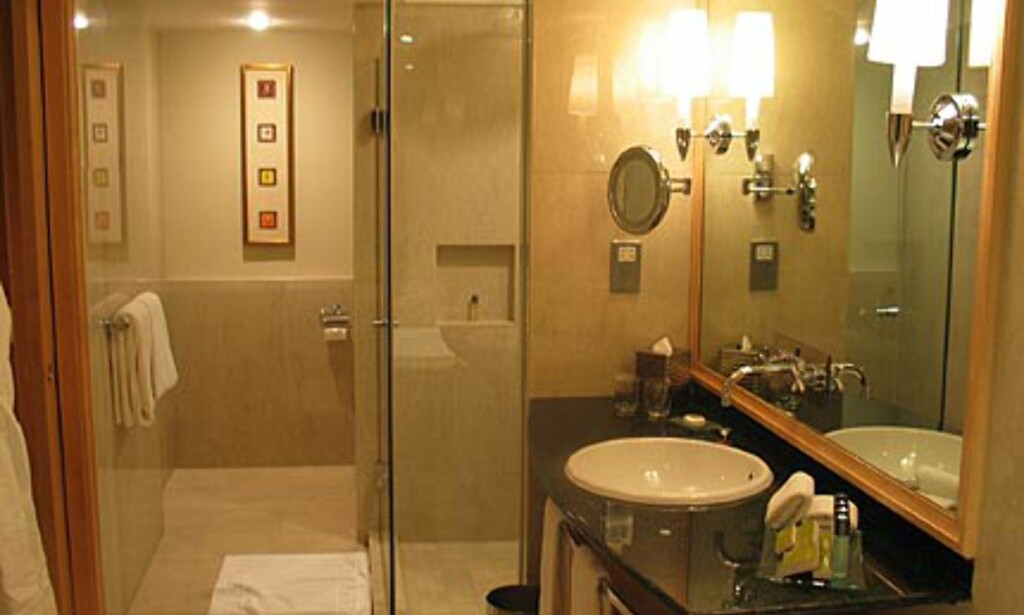 Slik vil vi ha det. Badet på Muriata Kuala Lumpur var herlig. Badekaret & toalettet kom ikke med på bildet. Slik vil vi ha det. Badet på Muriata Kuala Lumpur var herlig. Badekaret & toalettet kom ikke med på bildet.