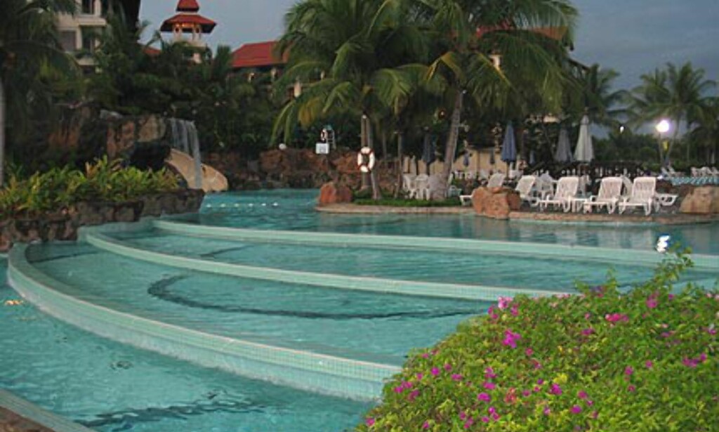 Sutera Harbour: Trappebasseng Sutera Harbour: Trappebasseng