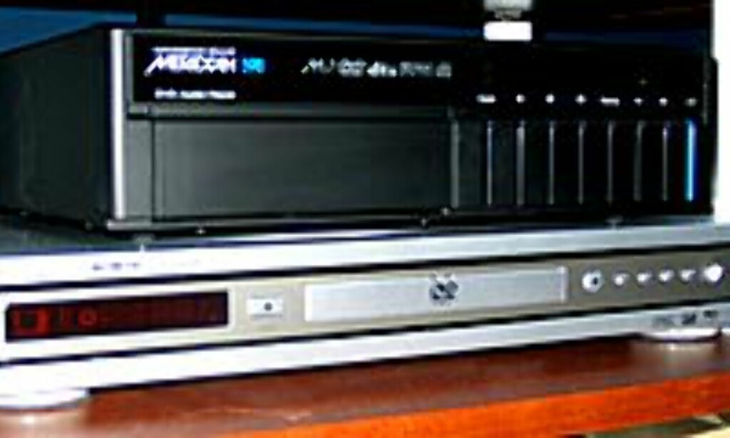 Meridian 598 koster rundt 45.000, mens Momitsu spilleren blir din for rundt 3.000 kroner. Meridian 598 koster rundt 45.000, mens Momitsu spilleren blir din for rundt 3.000 kroner.