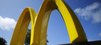 Nektet mat på hesteryggen i matluka på McDonald's - tok med hesten inn på restauranten i protest Nektet mat på hesteryggen i matluka på McDonald's - tok med hesten inn på restauranten i protest